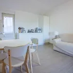 Guesthost - Lovely Sea View With Parking And Pool! * 罗通多港