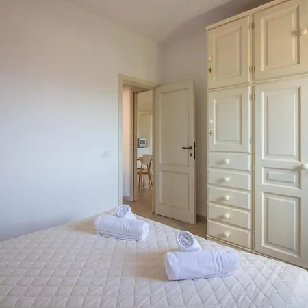 Lovely Sea View With Parking And Pool! Порто-Ротондо