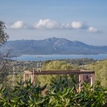 Lovely Sea View With Parking And Pool!